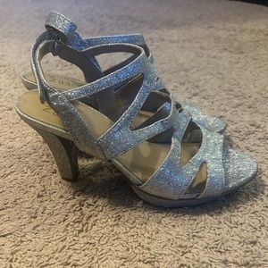 Naturalizer Silver Sparkly Dress Shoes